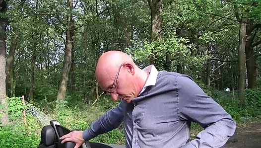 Seni üstü açık arabamda sikeceğim!