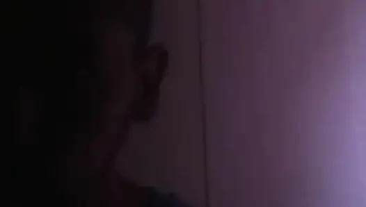 Dişlerimi fırçalıyorum