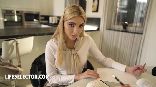 Bratty Lili Charmelle ayrılmak yerine sikiliyor