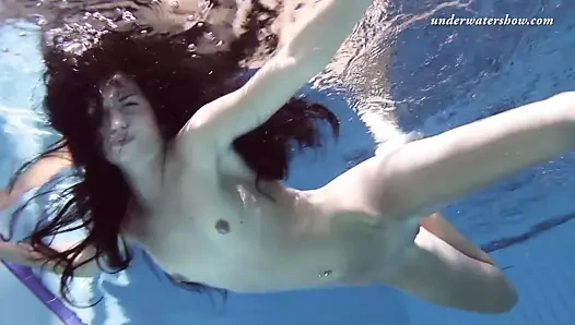 Zhanetta süper seksi sualtı sürtüğü