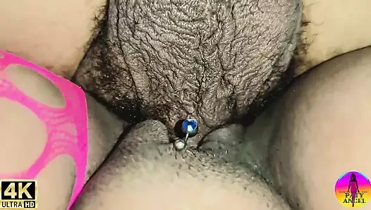 Komşu dört ayak üzerinde amımı yedi ve ağzıma yana doğru boşaldı