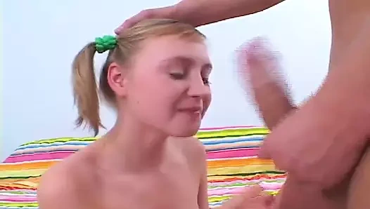 Genç kız seansı deniyor - ilk kez sert seks! - Bic 55