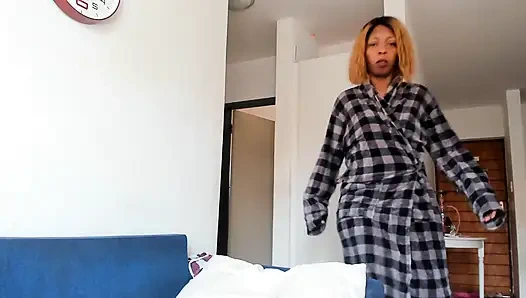 Üvey anne üvey oğlunun tek başına rol yapma oyunu