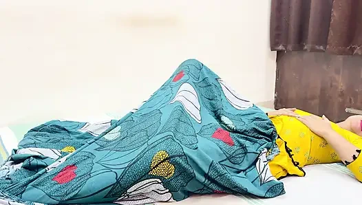 Üvey anne yanlış hapı alıyor ve sonunda ona cinsel artırıcı veriyor