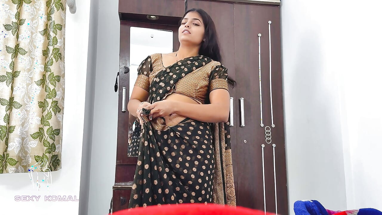 She Was Bathing and Wearing a Saree, Secretly Entering Her Stepbrother, Already Shaking the Land Inside