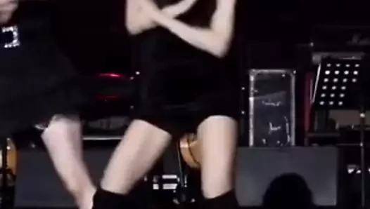 Miyeon'a ve onun muhteşem kalçalarına biraz sevgi gösterelim