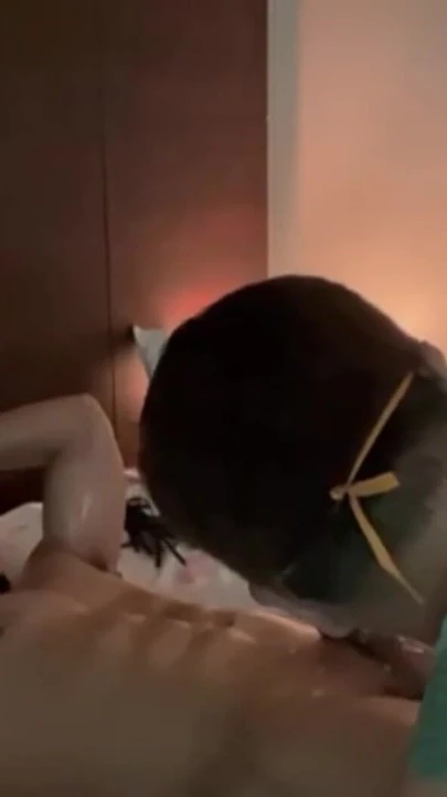Otel bdsm oyunları: Filipinli ikizler ateşli ağda ile şaplak atıyor | Klip 2