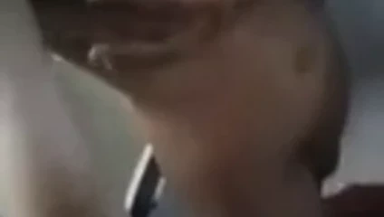 Kopftuch Tussi massiert ihre Fotze