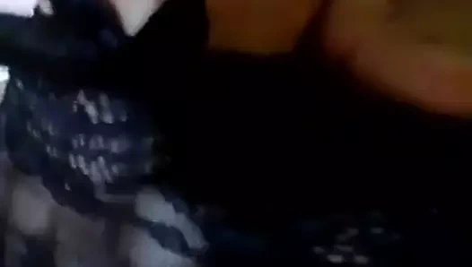 Metiendose Los Dedos