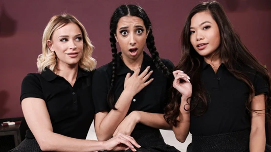 yaramaz lezbo öğrenciler zevk almak üçlü