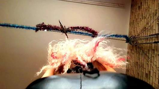 Dominatrix facesitting ile ona göt ve onu strapon için senin