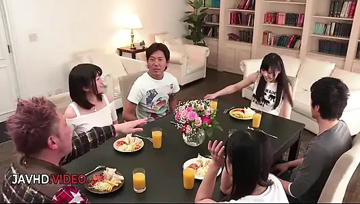 Ateşli Japon kızlar grup sekste yoğun dölleniyor