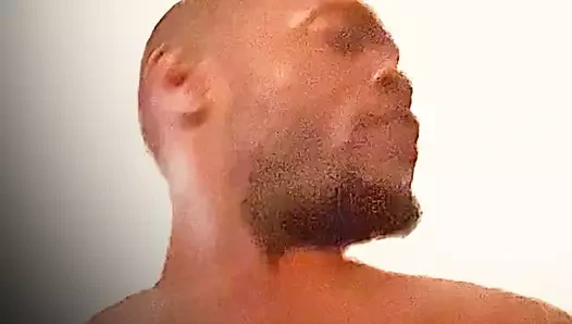 Sabahın erken saatlerinde o kediyi yemek