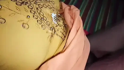 Ateşli romantik seks videosu. Büyük göğüsler ve seksi tite amcık sikişi.