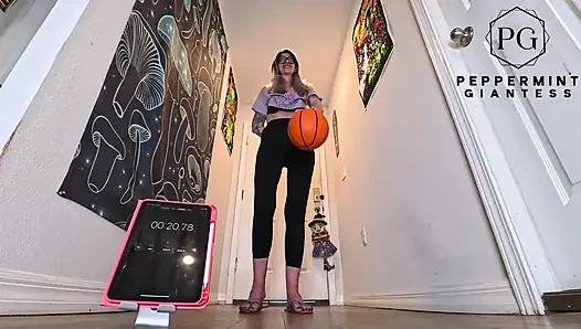 6'7 uzun boylu tanrıça tek elle basketbol meydan okuması bu büyük eller ne kadar domine edebilir?