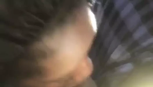 Sürtük bir orospudan minibüsün arkası ağzına boşalıyor