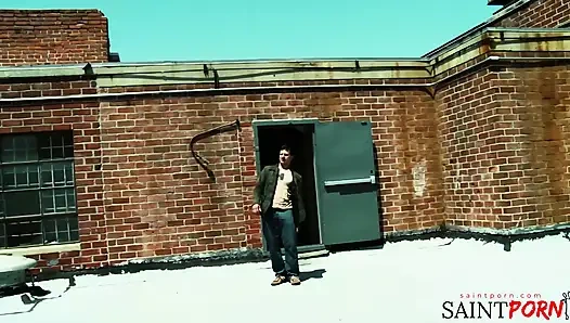 Niko gta pornosunda çatıda ateşli bir sarışını sikiyor