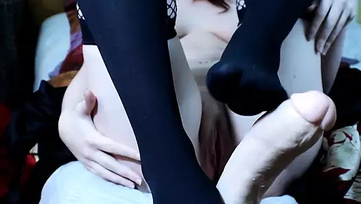 10 inçlik dildo ile oyuncu kız Roxy'nin ayakla mastürbasyonu