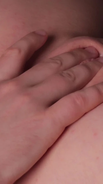 Обязательный для обмена момент из "Лизания клитора и мощный оргазм крупным планом"