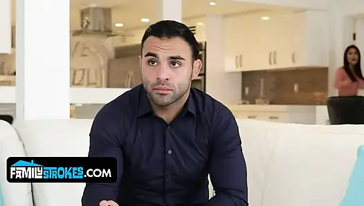 İri göğüslü latin üvey anne Serena Santos şanslı üvey oğlunu baştan çıkarıyor ve sikiyor