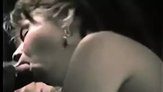 Aldatılan orta yaşlı seksi kadın büyük zenci yarağı ile ev yapımı video