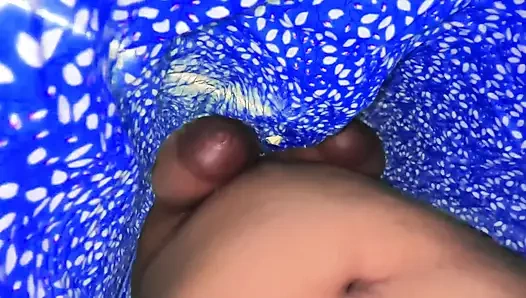 Yatağın altında kaldığımda üvey oğlum anal sikişerek bana yardım ediyor