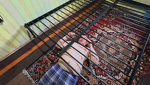 Kamera arkası, kesilmemiş. Yeni bir seks yatağı inşa ediyoruz