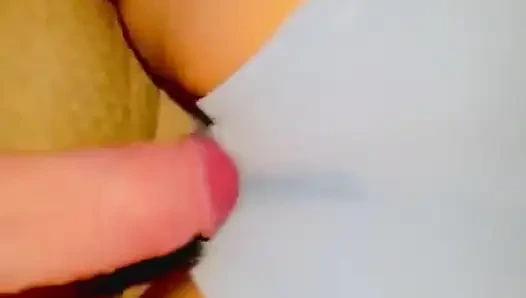 Yoga şortlu domaltmalı büyük yarağımı karımın mükemmel sıkı am frikiğine sürtünüyor