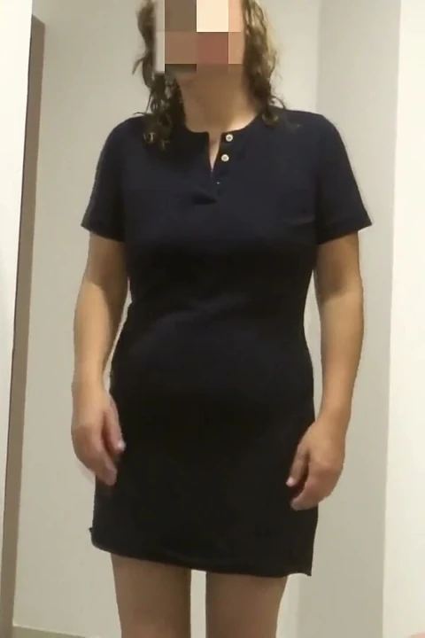 Üvey Annemin Banyodan Sonra Giyinişini Izlerken Mastürbasyon Yapıyorum; Bana Götünü Gösteriyor.