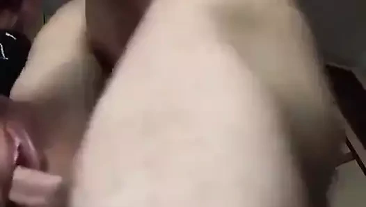 Comendo a Buceta da Tesuda e Enchendo de leite a safada