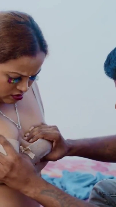 "Seksi evli kadın kocasından cinsel zevk aldı (Hintçe ses kaydı)"