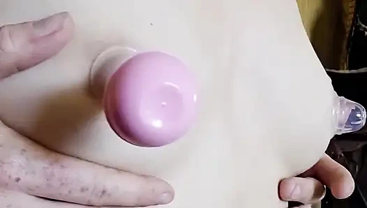 Meme uçlarıma ve klitorisime usinf vantuz