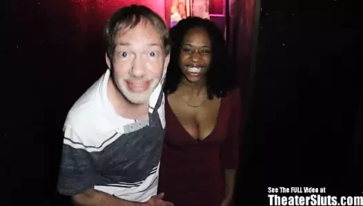 Güzel siyah memeler mutlu tiyatro çete patlaması