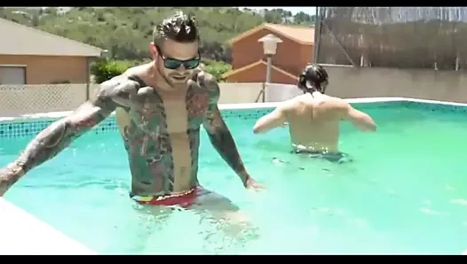 Benimle takılmak için asılan adamlarım!