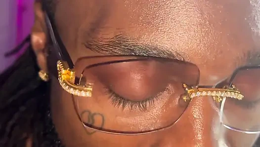 Kocam boşalana kadar amımı yalıyor