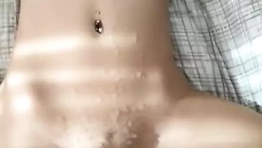 cumming üzerinde onu seksi göbek - pov