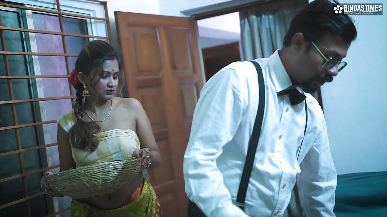 Dekho dekho kaise machchhi bechne aai machchhiwali khud bik gai chodne ke liye (Hintçe ses) tam film