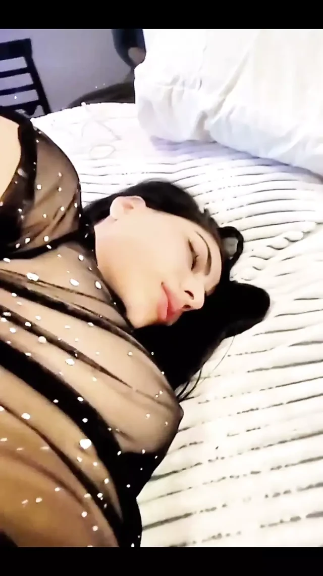 Ünlü minyon genç fenomenin anal döl sızıntıları videosu