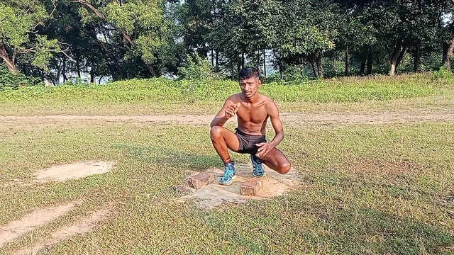 Six Pack Banao or Apna Land Vi Majbut Karo Six Hai Too Land Majbut Hai