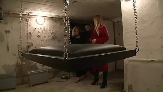 İki Alman köle kız bdsm sert