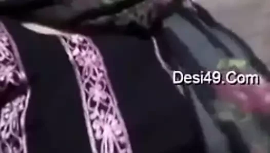 Sri Lankalı karısı vücudunu eski erkek arkadaşına gösteriyor