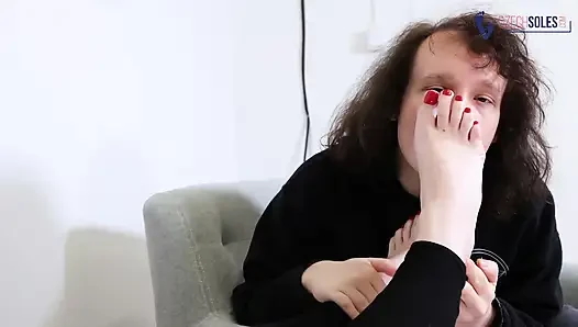 Ступни раба, бойфренд богини дил