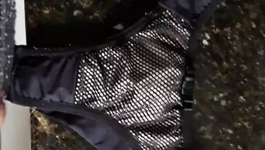 Gozando na calcinha da novinha .