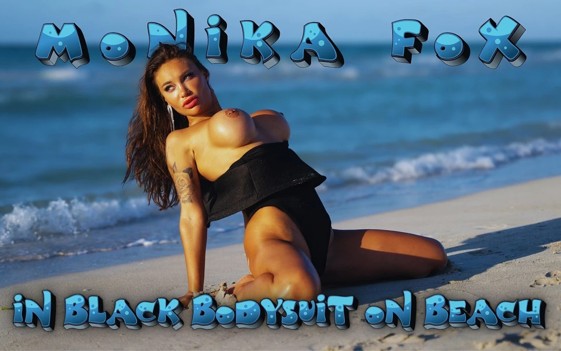 Sahilde siyah elbiseli seksi Monika Fox