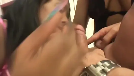 Amanda ve Tara'nın oral seksi