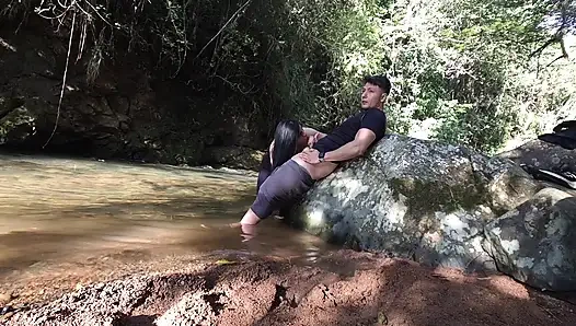 SON BÖLÜM Doğayı keşfetmeye çıktım Bir adam buldum ve ona popomla sikmesini istedim, o da bana lezzetli bir seks yaptı ve sütü tadı geldi