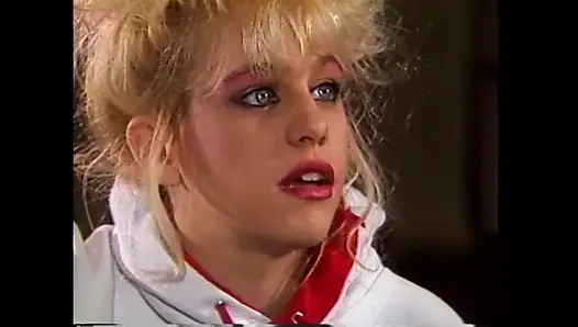 İyi Yalamak Gereken Bir Sarışın