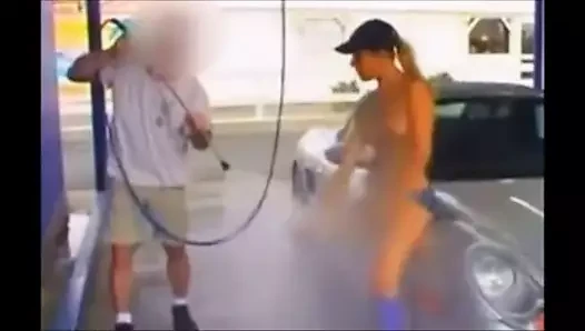 au lavage de voiture
