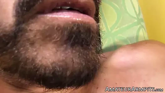 Kıllı damızlık yağlar onun büyük zonklama çük yukarı için inme o solo