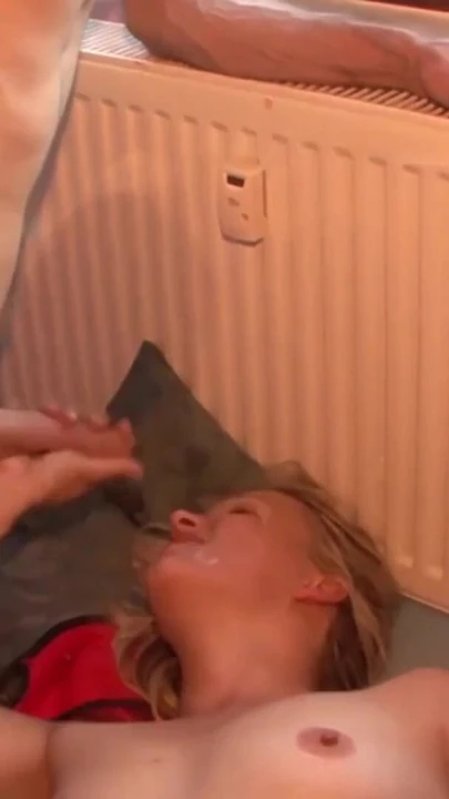 Azgın orta yaşlı seksi kadınlar ateşli bir dörtlü sekste sert sikiliyor! | Klip 3
